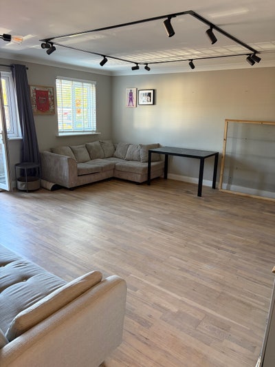 Room available in two bed flat  Main Photo