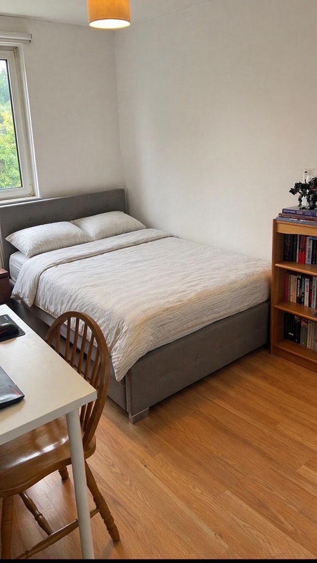 Bright double room to rent in Forest hill  Main Photo