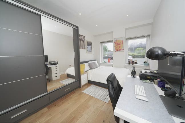 Double | Bright 2Bed Flat w/ Living,Concierge&Gym Main Photo