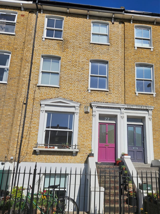 1 Double Room in large bright flat. Main Photo