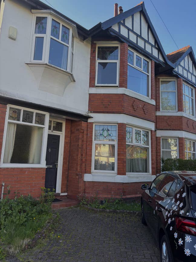 Large room in beautiful student house! Main Photo