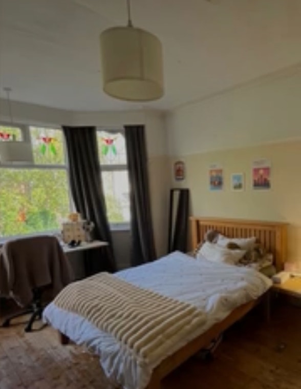 Large room in beautiful student house! Main Photo