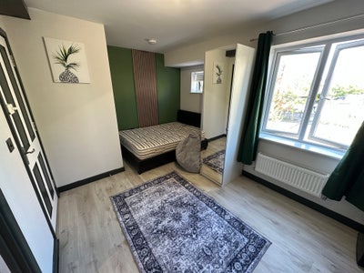 Modern En-Suite Room with Kitchenette, CB4 (42SA2) Main Photo