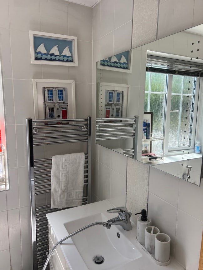 Spacious room available-&pound;600 including all bills  Main Photo