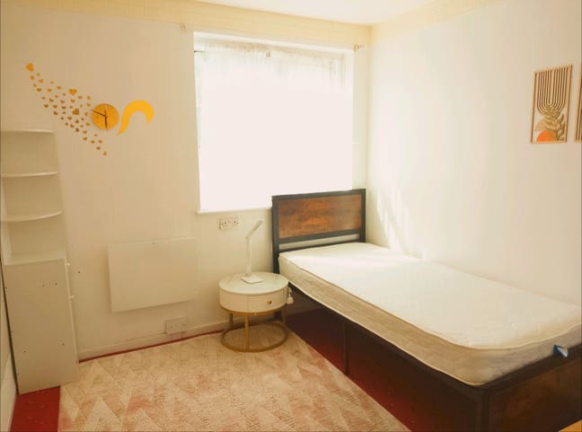 Studios 5 minutes from thbe Main Photo