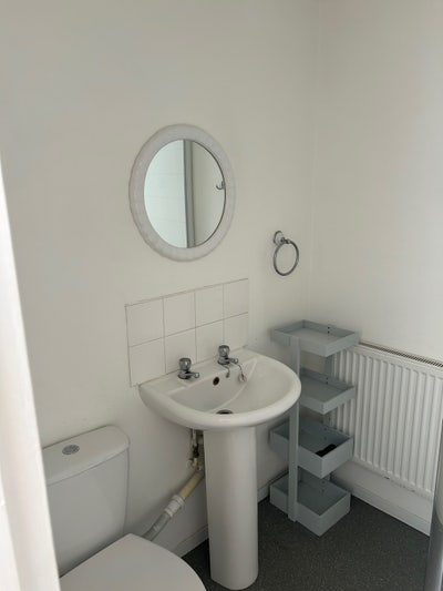 Huge en-suite double room Harlow Available no fees Main Photo