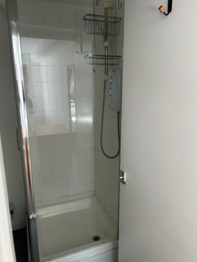 Huge en-suite double room Harlow Main Photo
