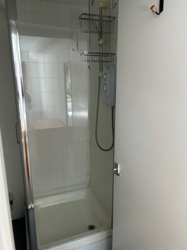Huge en-suite double room Harlow Main Photo