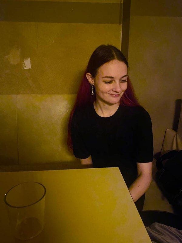Female student seeking single room Main Photo