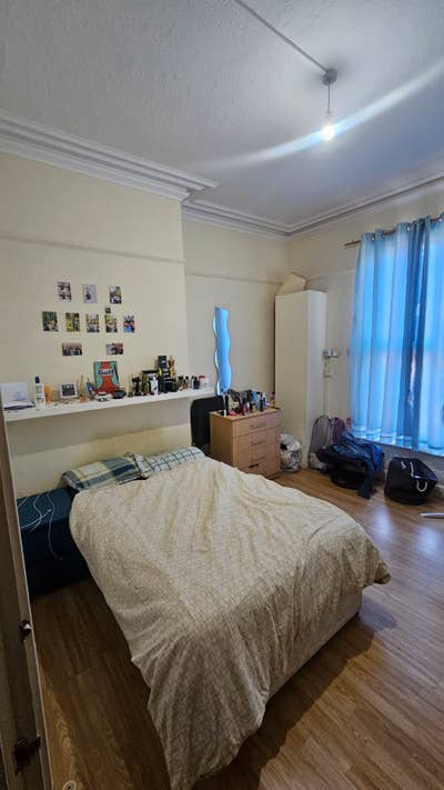 Spaccious Double room near leeds city center Main Photo