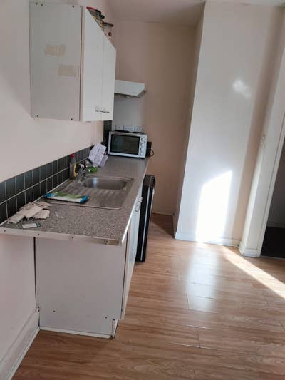 Studio Flat (Recently refurbished) Main Photo