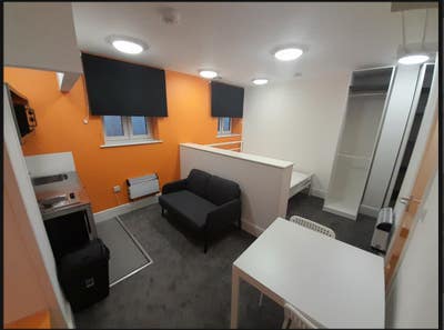 Studio flat in Wakefield city centre Main Photo