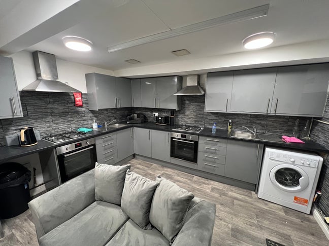 Rooms to Let ''PIP & LCAW UC Accepted'' Only Main Photo