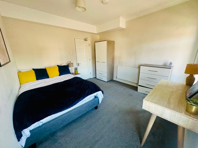Spacious en-suite close to city centre  Main Photo