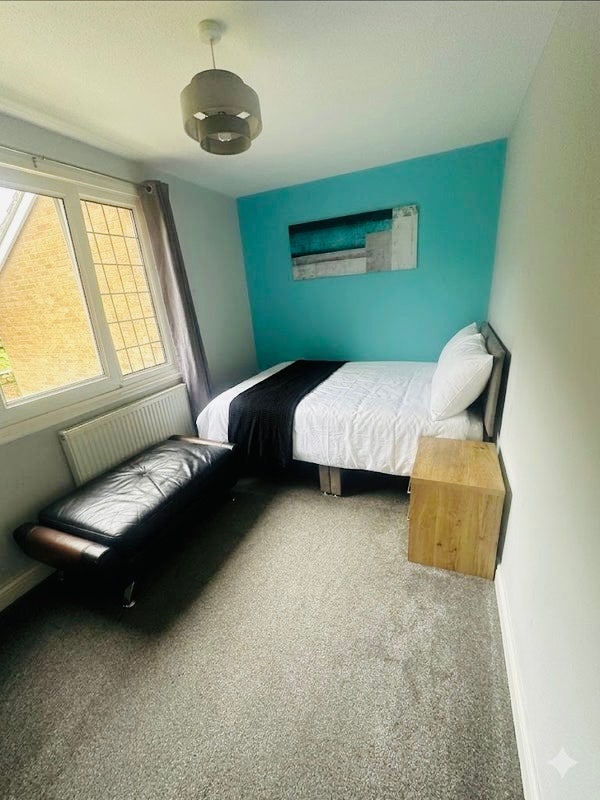 Bright double room close to city hospital  Main Photo