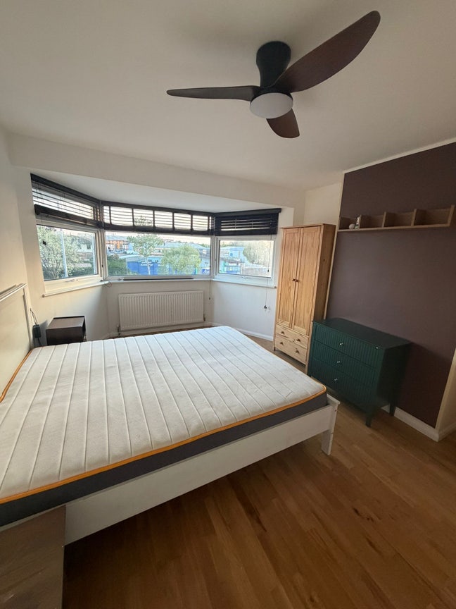  Large & Bright Double bedrooms - All incl Main Photo