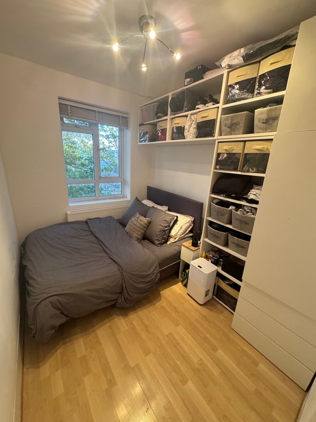 Double Bedroom by Clapham Common - 1 Min to Tube! Main Photo