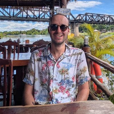 Professional Male seeks a double room Main Photo