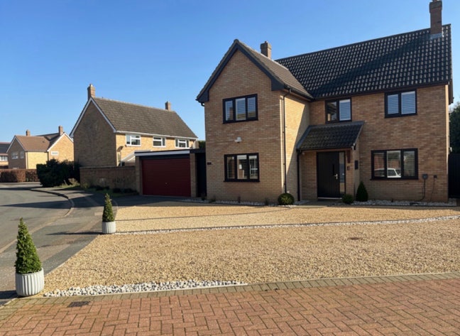 2 beds available in large 4 bed house  Main Photo