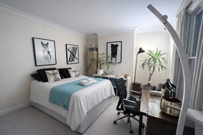 Quiet place in Fulham very bright  Main Photo