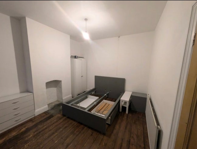 Double Room in Spacious Totterdown Townhouse Main Photo