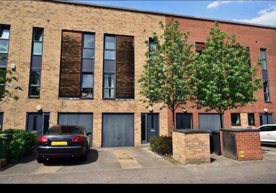 Spacious Double Rooms with en-suite  (incl bills) Main Photo