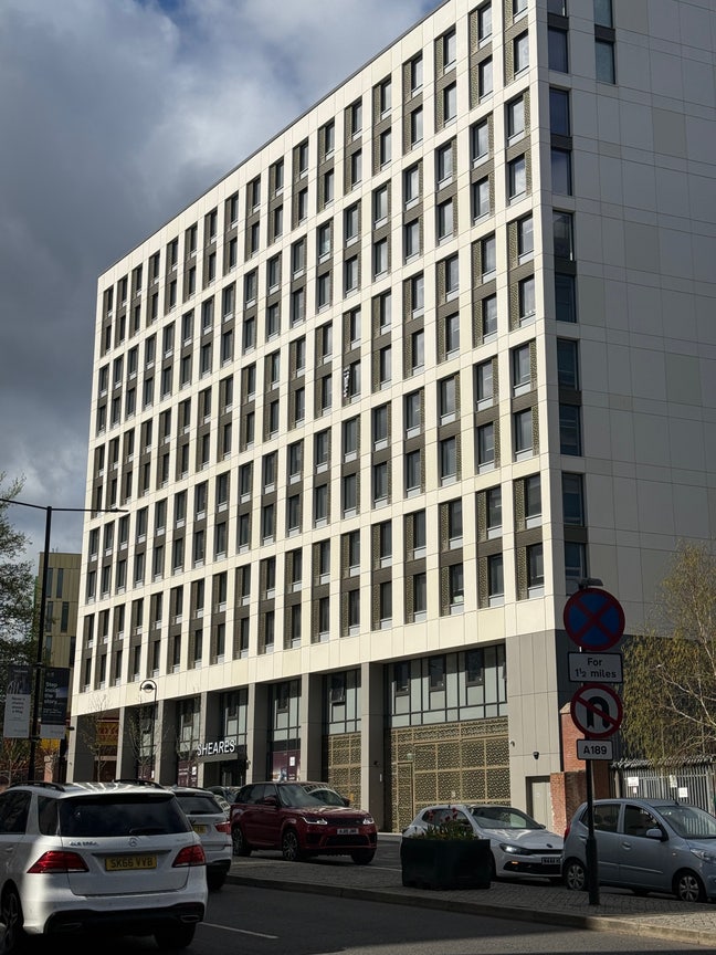 Modern Studio at Sheares Hall Main Photo