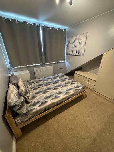 Rooms available for couples or single occupants Main Photo