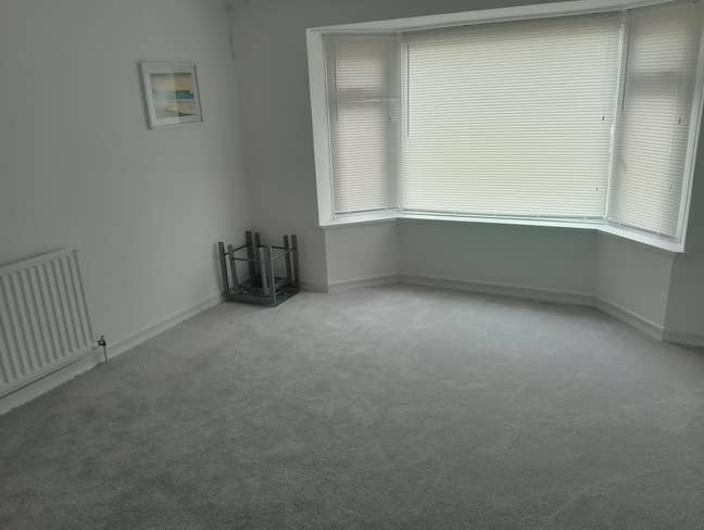 Nice bright flat share Main Photo