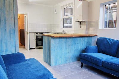 Large double bedroom in shared house  Main Photo