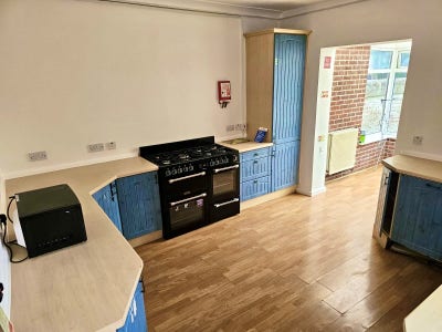 Large Double Room with Tea Station in Southsea 🌞 Main Photo