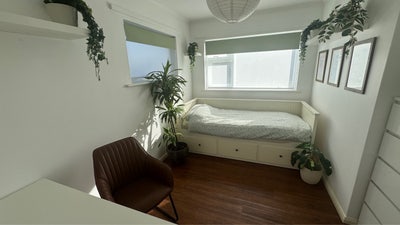 1 Double & 1 Single with Shared Bathroom & Dining Main Photo