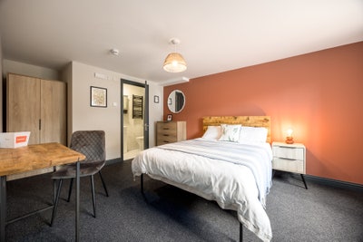  Ensuite Rooms Available 🏡 Laburnum Road Main Photo