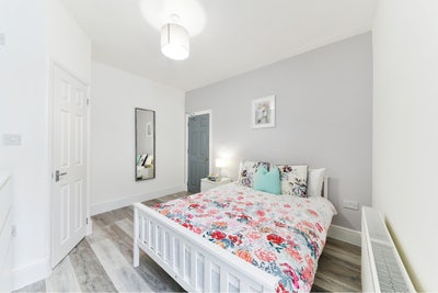 Bright Double Room with En-Suite | Bills Included Main Photo