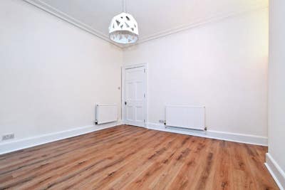 Bright and spacious immaculate first floor flat  Main Photo