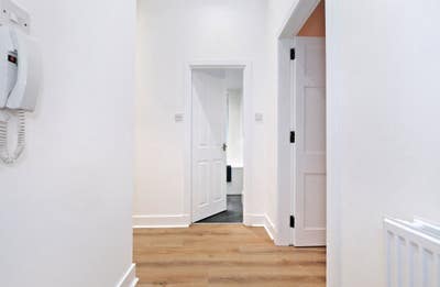 Spacious First floor flat near city centre Main Photo