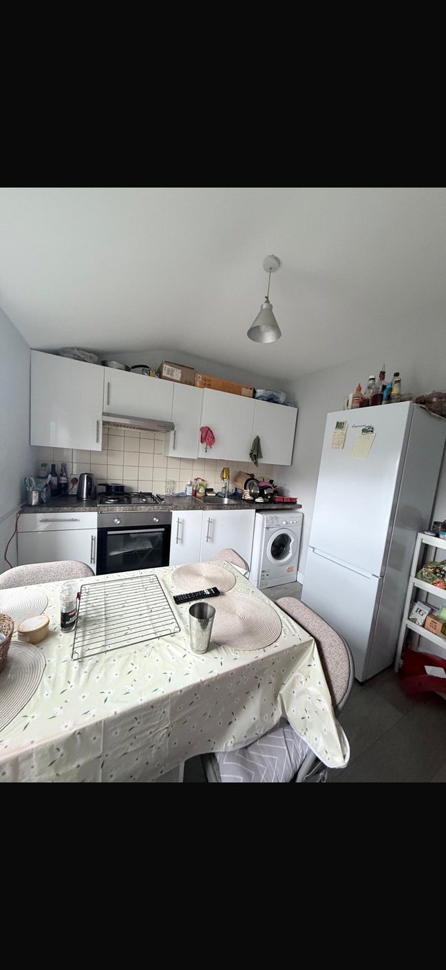 Bright Furnished Room Available  wood green  Main Photo