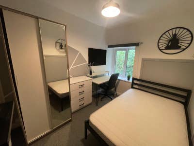 Room Close to City Centre Main Photo