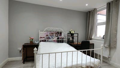 One ensuit Bedroom to Let bills included. Main Photo