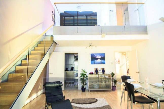 Luxury Duplex Apartment in E14 Main Photo