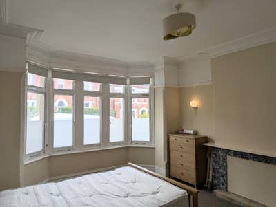 Furnished XL Double Room. All bills included  Main Photo