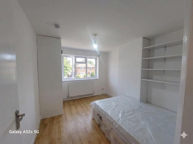 Room to rent-Edgware (HA8) Main Photo