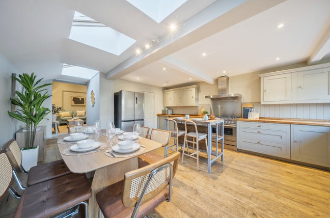 Stunning New Renovated Rooms off Wandsworth Common Main Photo