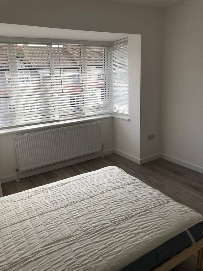 Spacious dble room in leafy Streatham - Available Main Photo