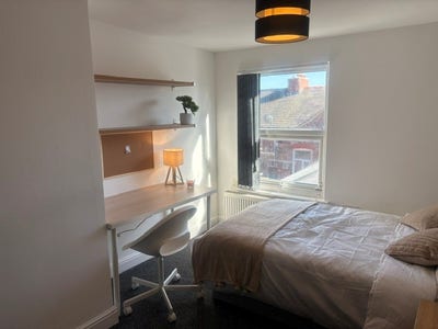 Student Only House Share - Moseley Road Main Photo