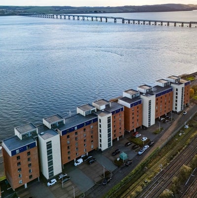 Modern Riverside Drive double bedroom with ensuite Main Photo