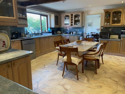 Ammanford,&pound;210,Double bedroom, en-suite +Lge study Main Photo