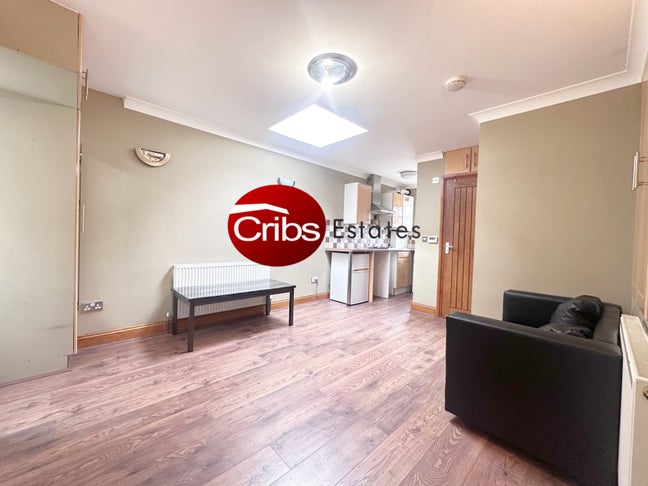 1 bedroom flat Available in South Wimbledon Sw19 Main Photo