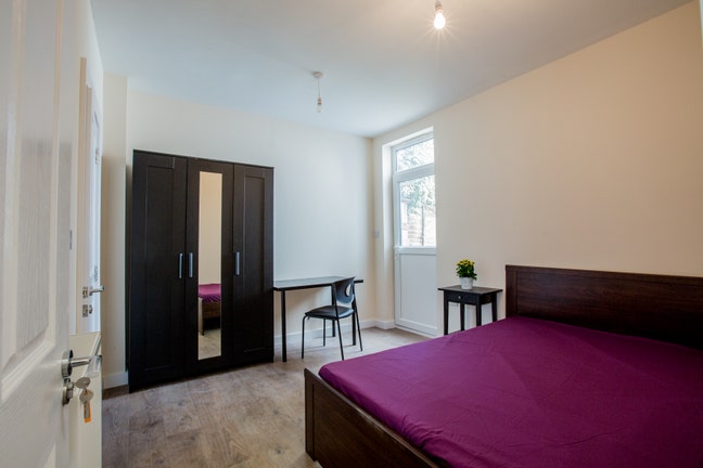 MD2 - Double Ensuite Bedroom Main Photo