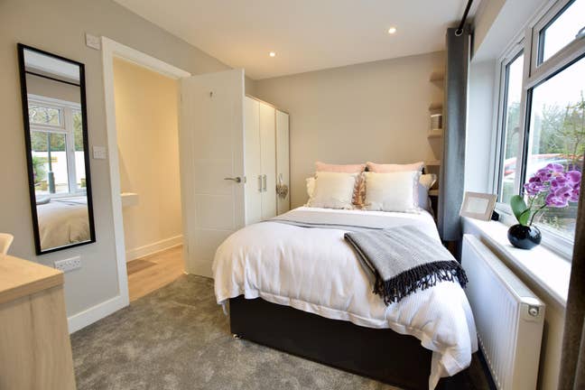 🌟En-Suite Room in Calm, Well-Managed Home🌟 Main Photo